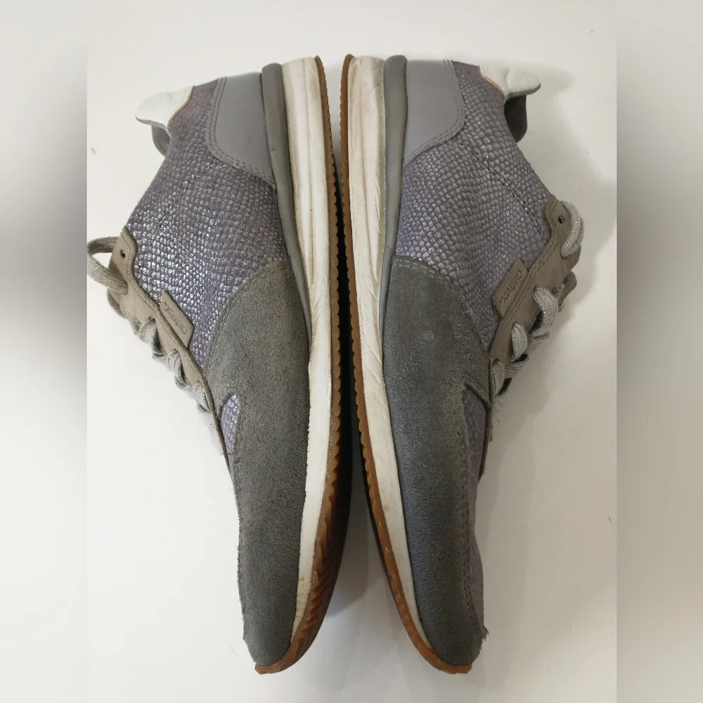 Aetrex Gray and Silver Snakeskin Print Sneakers‎ With Suede Accents, Size 9.5